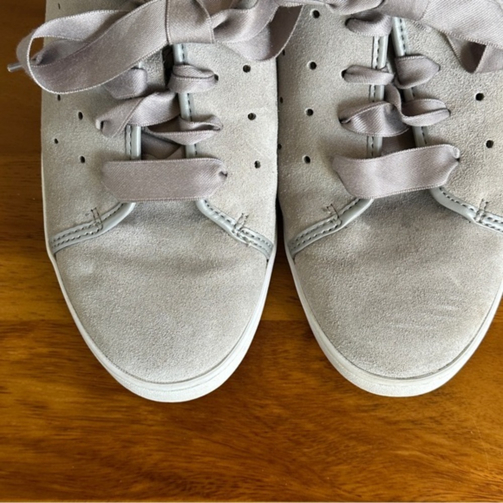 Women's Gray‎ Vionic Suede Casual Sneakers Ribbon laces size 9.5